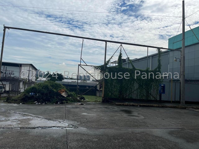 Commercial Lot - Lote Comercial en Av Ricardo J Alfaro